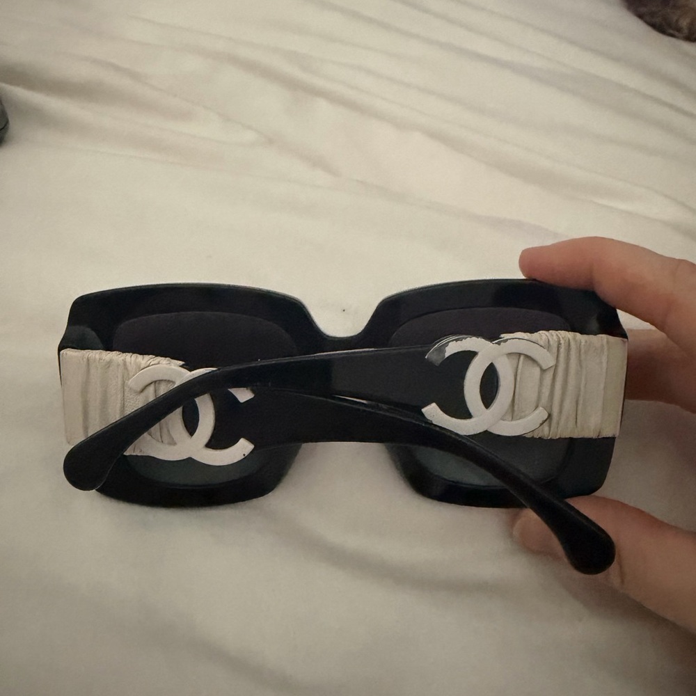 CHANEL Black and white square sunglasses - Picture 2 of 6